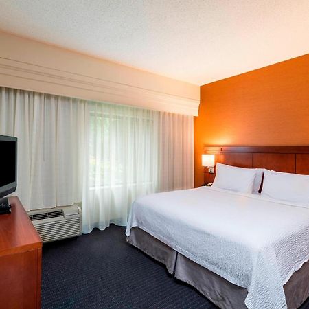 Courtyard By Marriott Atlanta Buford Mall Of Georgia Exterior foto